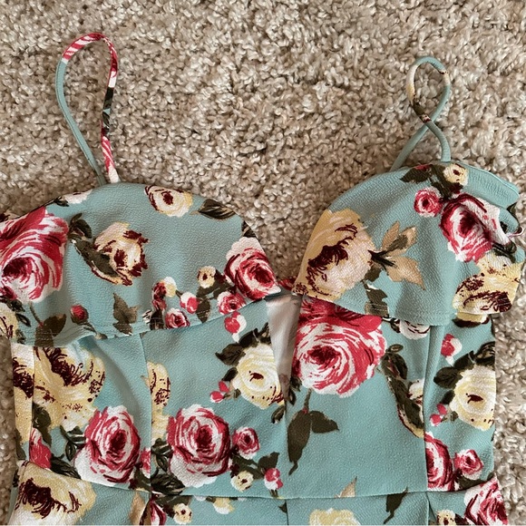 FASHION NOVA - Size 2X - NWT - Never Worn - Floral Romper - Picture 6 of 6